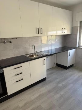 Appartement 2 Chambres au Praceta Diogo Lopes Sequeira, Carregado e Cadafais, Alenquer