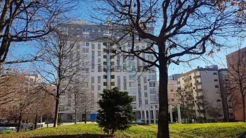 Apartamento T2 em Urbanização Torre Europa, Praça do Bocage, São Víctor, Braga