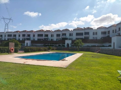 Apartamento T4 em Duplex exclusivo em condomínio privado com piscina, campo de ténis e vistas panorâmicas sobre o Castelo de Leiria, Marrazes e Barosa, Leiria