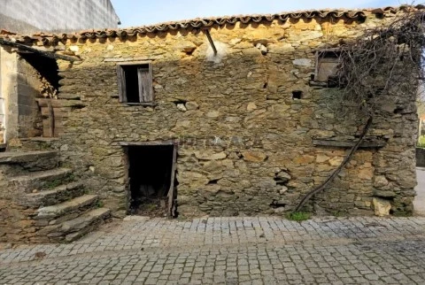 Moradia T3 em Estreito-Vilar Barroco, Oleiros