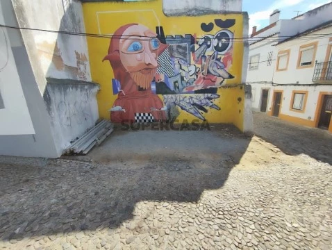 Terreno Urbano em Largo Severim Faria, Évora (São Mamede, Sé, São Pedro e Santo Antão), Évora