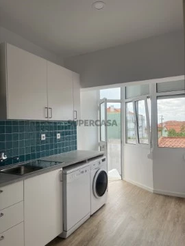 Quarto na Rua Alfredo Cunha, Caparica e Trafaria, Almada
