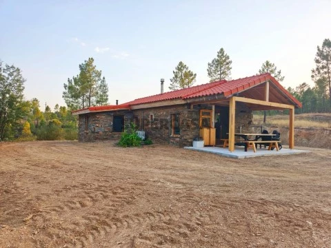 Quintas e casas rústicas T1 em Sarzedas, Castelo Branco