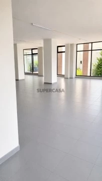 Espaço comercial na Avenida de São Teotónio, Valença, Cristelo Covo e Arão, Valença
