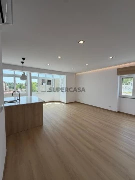 Apartamento T3 na Rua Visconde de São Gião, Torres Novas (São Pedro), Lapas e Ribeira Branca, Torres Novas
