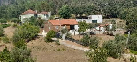 Quintas e casas rústicas T2 em Maçãs de Dona Maria, Alvaiázere