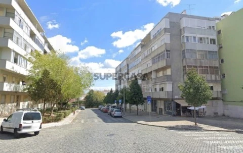 Apartamento T2 na Rua José Osório Oliveira, Ajuda, Lisboa