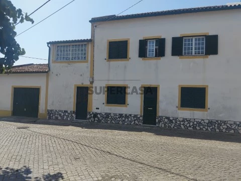 Moradia T5 na Rua João António de Almeida Bastos, Arez e Amieira do Tejo, Nisa