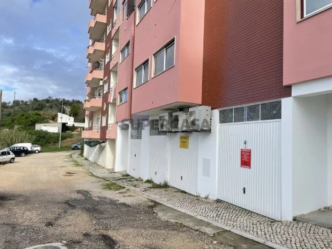 车库 在 Rua General Humberto Delgado, Abrantes (São Vicente e São João) e Alferrarede, Abrantes