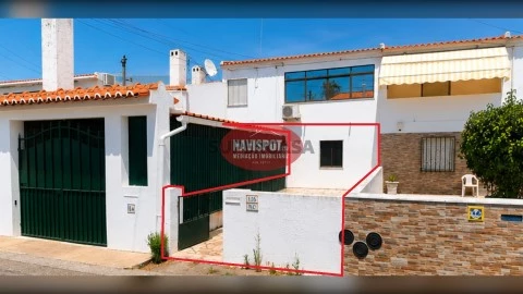Moradia T2 na Rua Maria de Lurdes Brancamp Freire, Bacelo e Senhora da Saúde, Évora