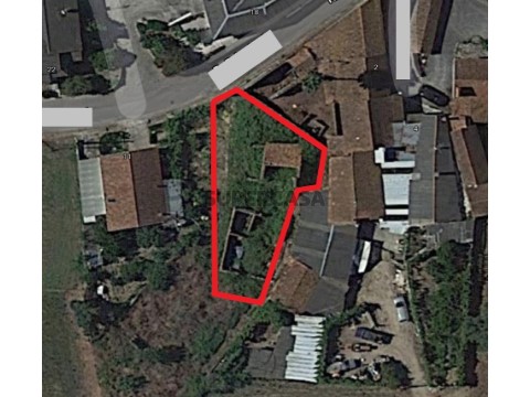 Moradia para remodelação na zona da Batalha