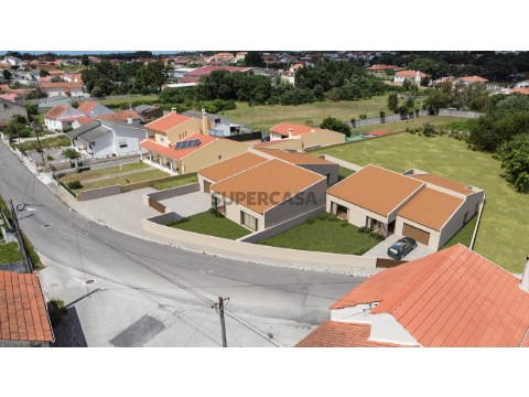 Moradia individual e térrea T3+1 na Maceira