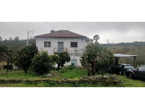 Moradia para Remodelação Total - Rio Seco, Reguengo do Fetal