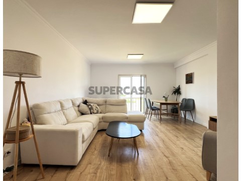 Sala espaçosa - Poente