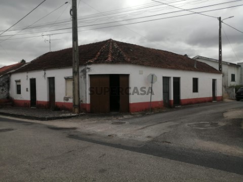 MORADIA ISOLADA T4 EM GOUXARIA - ALCANENA