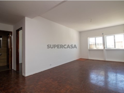 Apartamento T3 com Excelente Luminosidade em Setúbal
