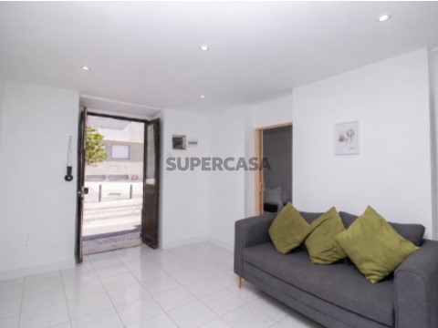 Apartamento T1+1 para Venda no Barreiro - Excelente Oportunidade de Investimento