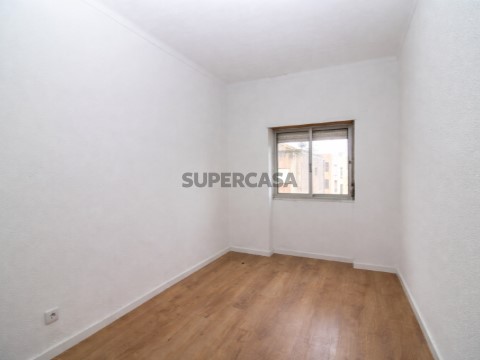 T1+1 na Baixa da Banheira - O Equilíbrio Perfeito entre Conforto e Localização!