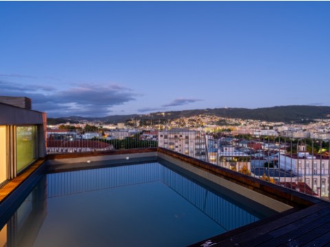 Terraço com Piscina