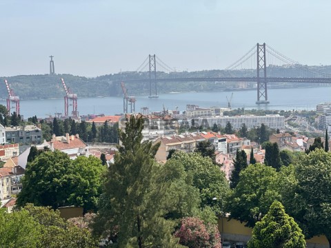 Apartamento T2 em Campo de Ourique