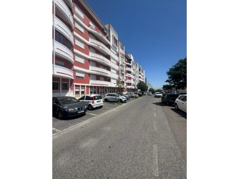 Apartamento T2 com Parqueamento