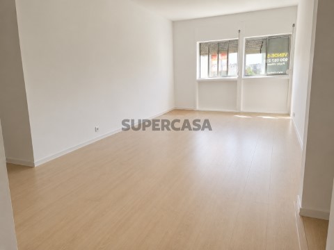 Apartamento T3 - São Sebastião