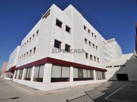 escritórios-alugar-alfragide-portugal-consultora-imobiliária-lisboa