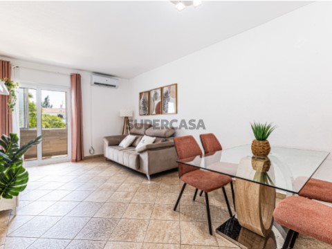 01 - Apartamento T2 Ferreiras 8