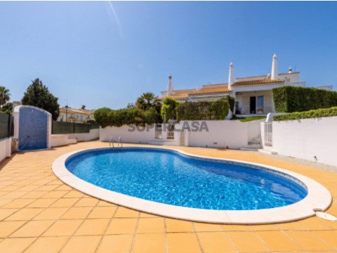 Moradia com piscina em Albufeira
