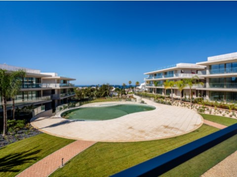 Espetacular Apartamento T2 com Jardim Privativo em Localização Premium