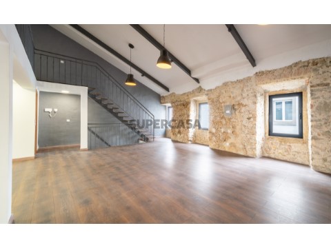 Casa com espaço Comercial - Monchique