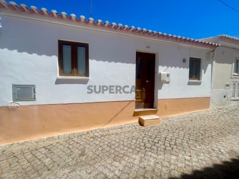 Casa Algarvia - Moradia T2 Renovada