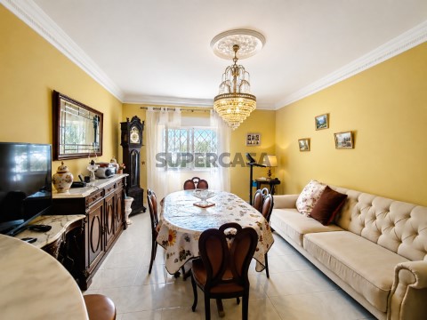 Apartamento T2 na Avenida Dom João VI, Quelfes