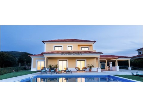 Villa na Rua Campo Real, Turcifal