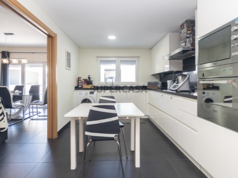 Apartamento T4 Triplex em Gâmbia-Pontes-Alto Guerra, Setúbal
