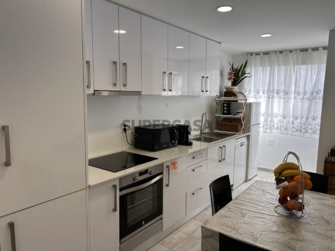 Apartamento T3 com vista para o castelo, totalmente remodelado, junto às escolas