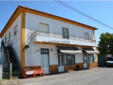 Casa com espaço comercial T5 Duplex em Asseiceira, Tomar