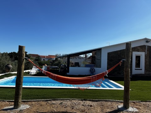 Propriedade com duas casas e piscina a 5 minutos do Rio nabão