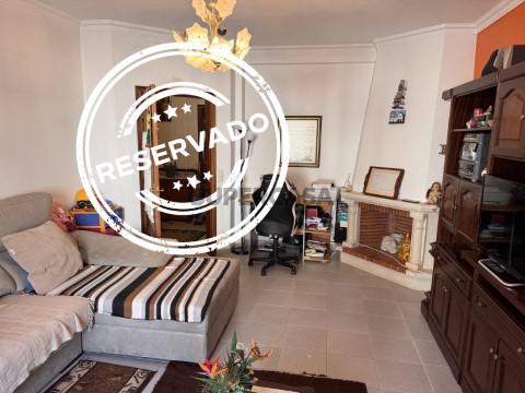 Apartamento T3 na Rua Brito Capelo, São João Baptista