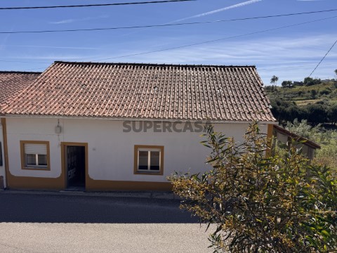 CASA DE CAMPO PERTO DO RIO NABÃO