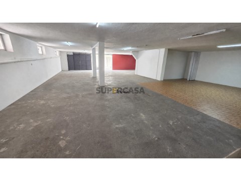 Armazém para venda em Ermesinde