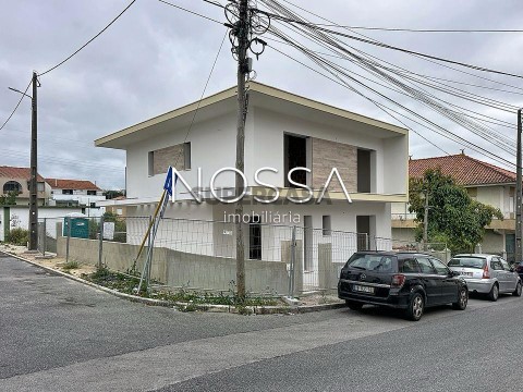 Moradia T4 em Pontinha e Famões, Odivelas