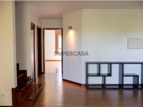 T3 Duplex com Garagem Box para Arrendamento em Matosinhos