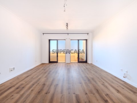 Apartamento T3 na Rua Américo Silva Marinho, Barreiro e Lavradio