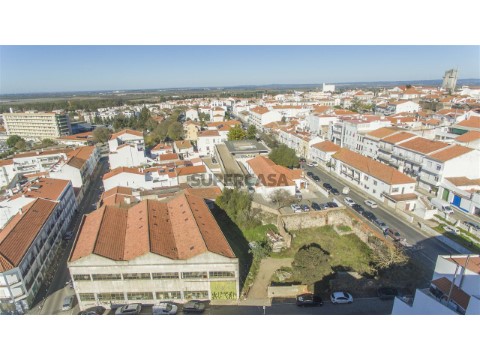 Terreno Urbano em Travessa Rainha Dona Amélia, Santiago Maior e São João Baptista