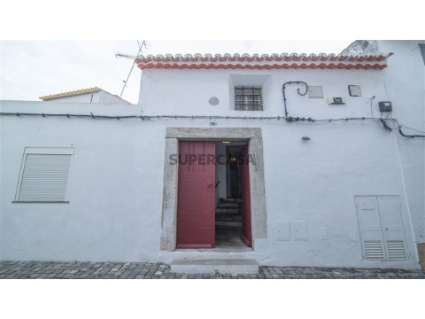 Restaurante na Rua do Sembrano, Santiago Maior e São João Baptista