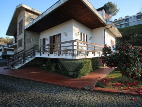 Moradia T5 em Azurém, Guimarães
