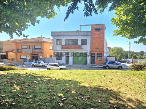 Armazém em Paços de Brandão, Santa Maria da Feira