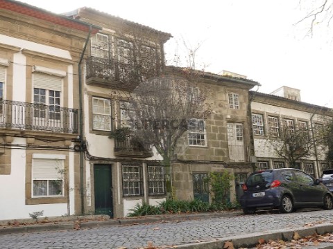 Moradia T8 em Oliveira, São Paio e São Sebastião, Guimarães