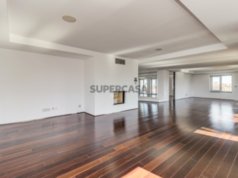 Sala com lareira